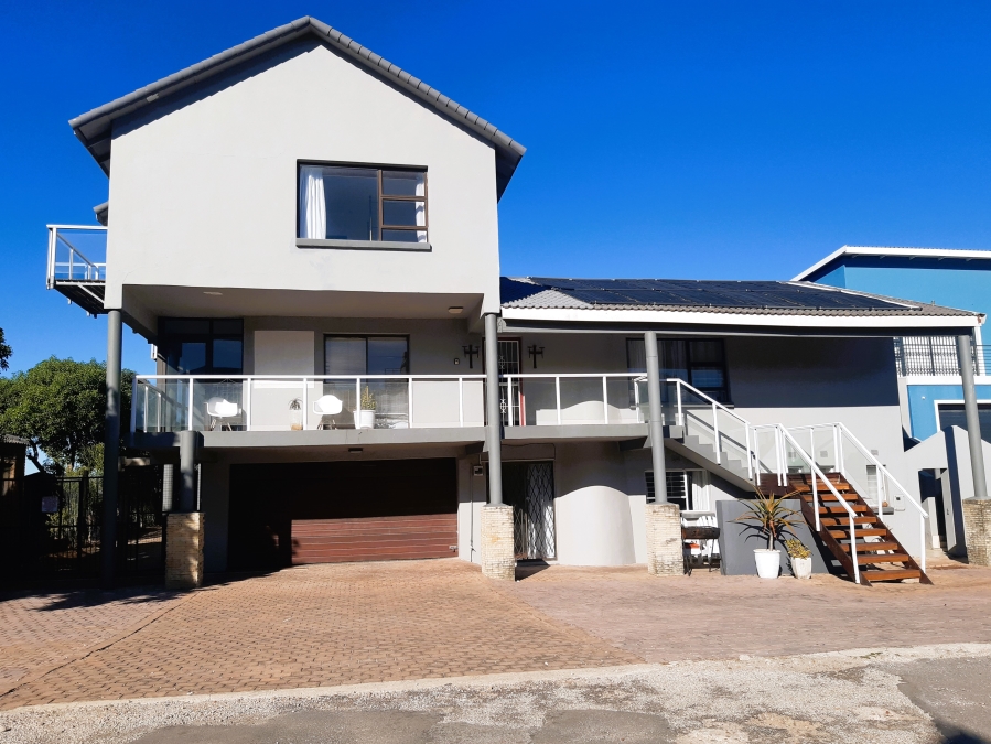 5 Bedroom Property for Sale in Paradise Beach Eastern Cape